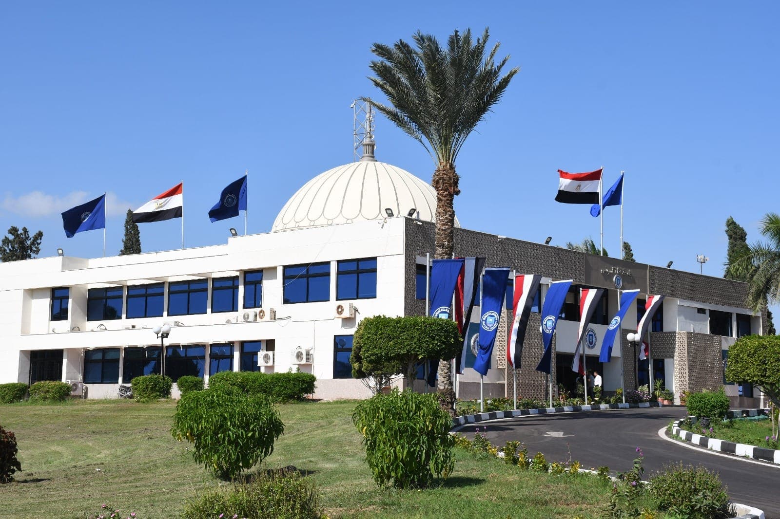 Suez Canal University